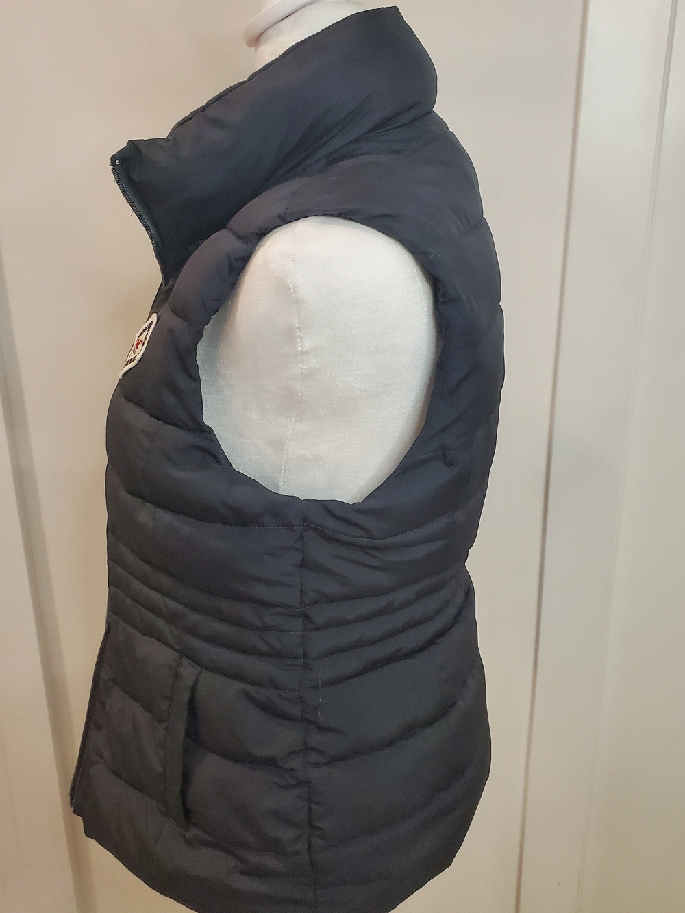 Hollister Sherpa Lined Puffer Vest - Black With Pacific Coast Logo - Picture 6 of 7